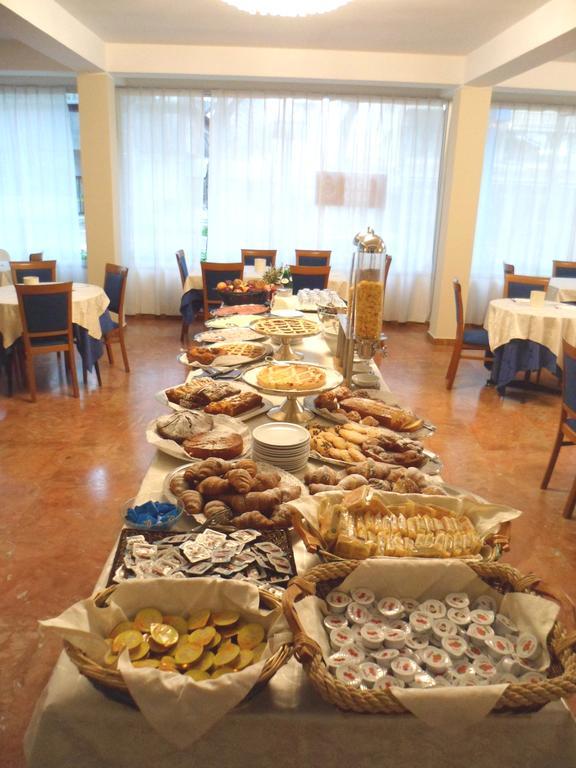 Hotel Zanarini In Centro A Риччоне Екстер'єр фото