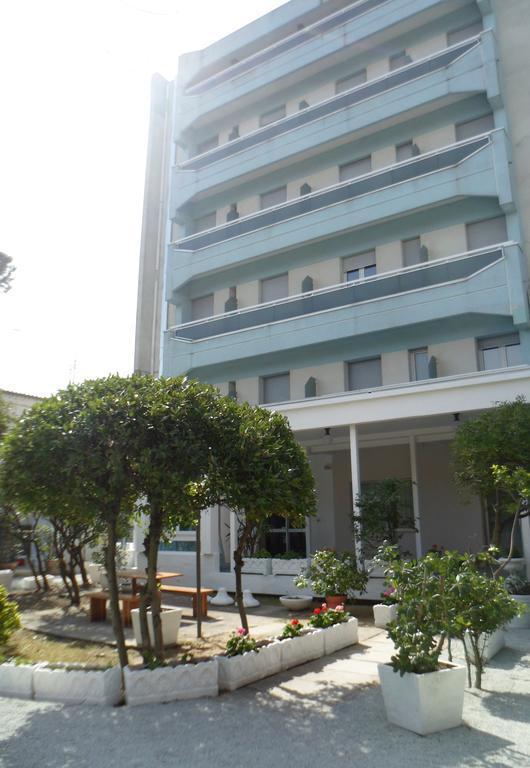 Hotel Zanarini In Centro A Риччоне Екстер'єр фото