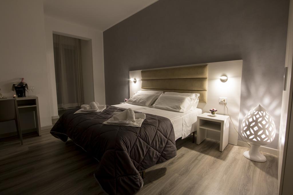Hotel Zanarini In Centro A Риччоне Екстер'єр фото