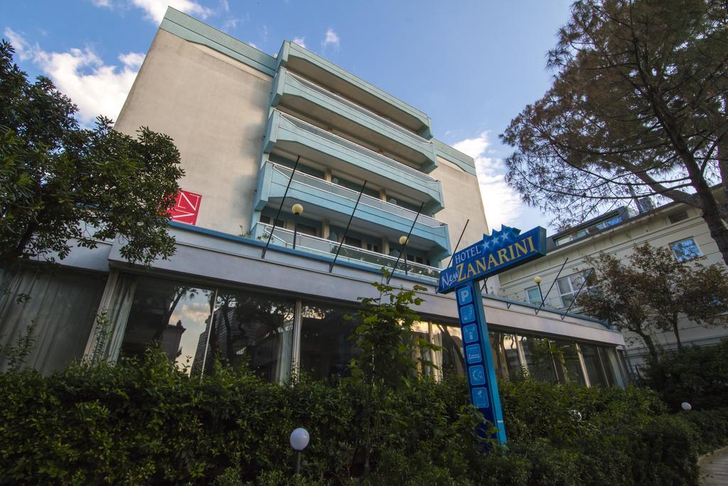 Hotel Zanarini In Centro A Риччоне Екстер'єр фото