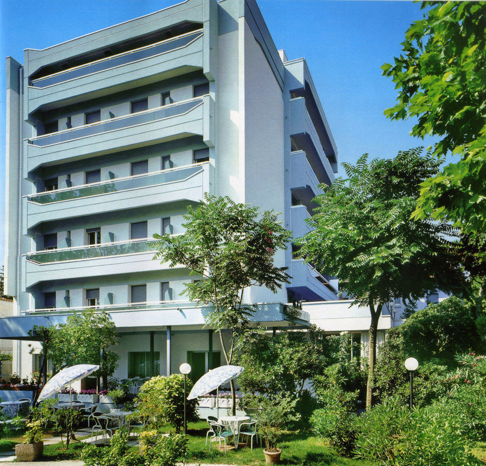 Hotel Zanarini In Centro A Риччоне Екстер'єр фото