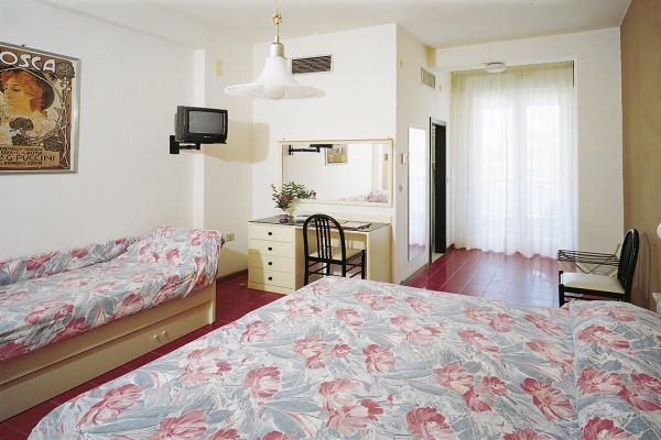 Hotel Zanarini In Centro A Риччоне Екстер'єр фото