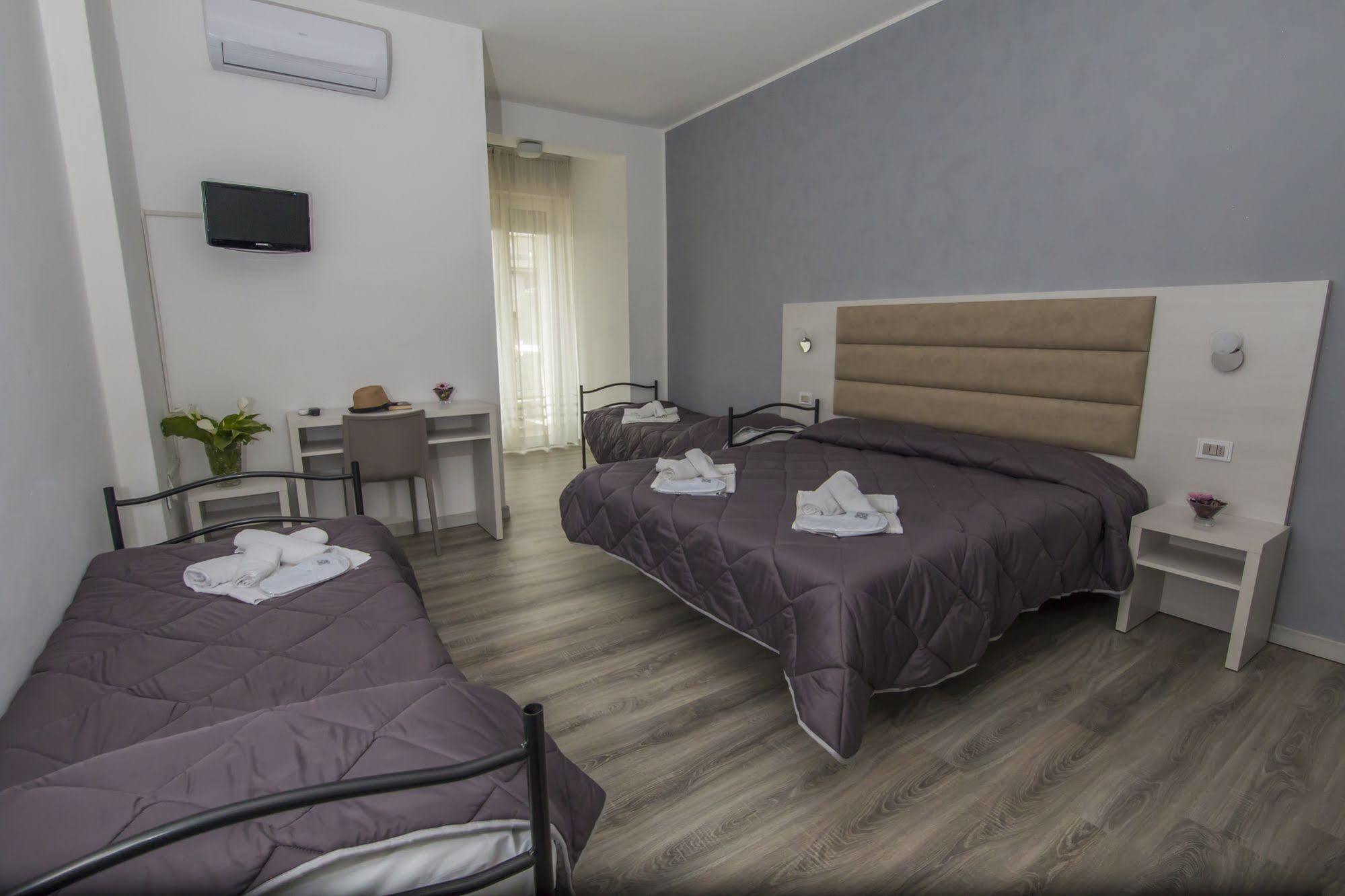 Hotel Zanarini In Centro A Риччоне Екстер'єр фото