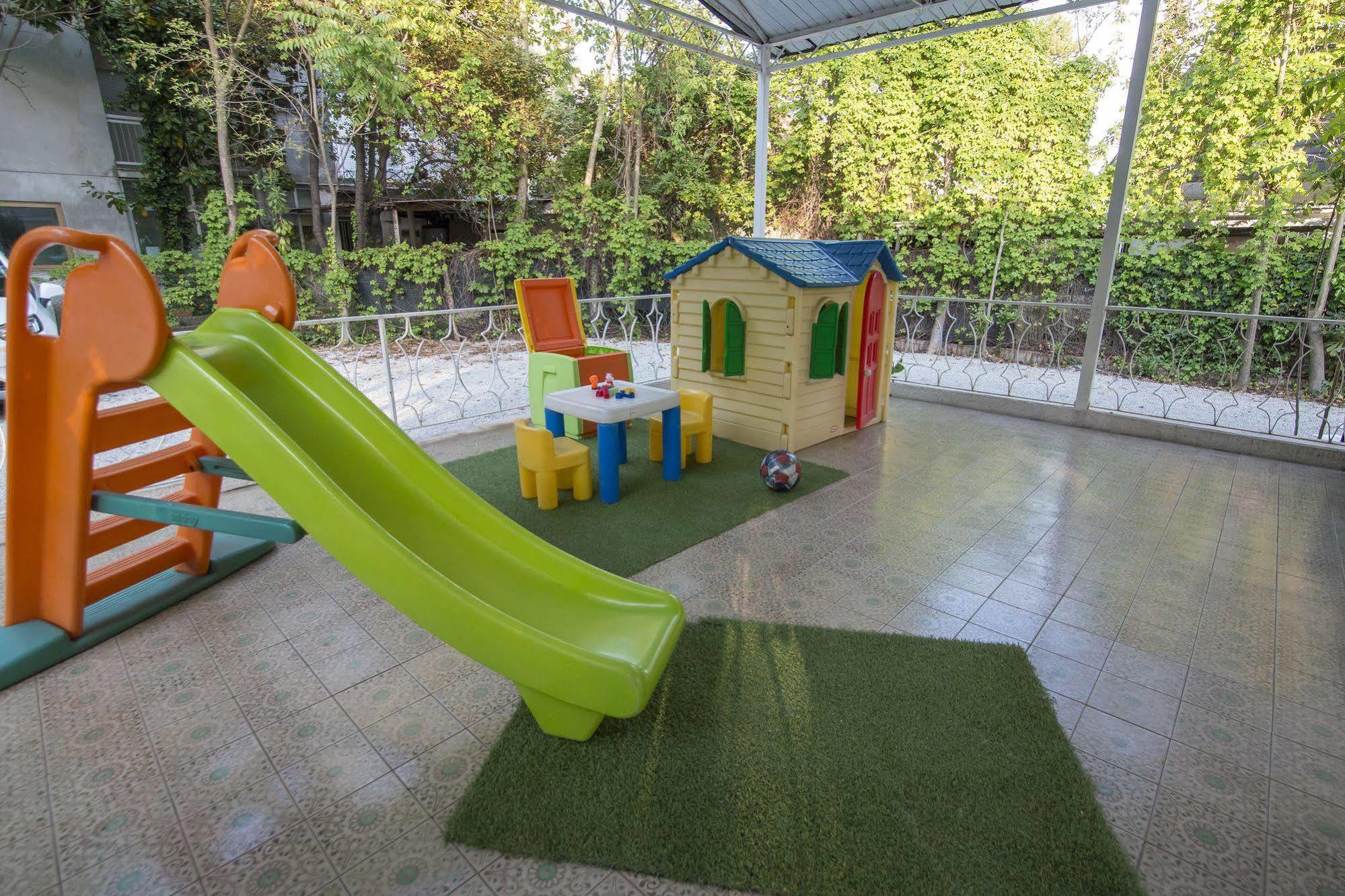 Hotel Zanarini In Centro A Риччоне Екстер'єр фото
